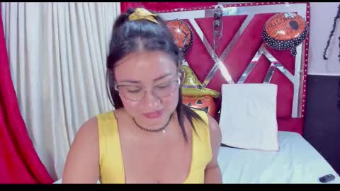 Snapshot of luna021_1 chatting on 10.21.25 Luna  online show from 10.21.25