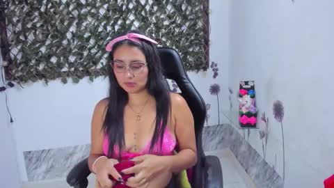 Snapshot of luna021_1 chatting on 10.23.25 Luna  online show from 10.23.25