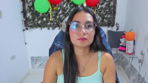 Snapshot of luna021_1 chatting on 10.27.25 Luna  online show from 10.27.25