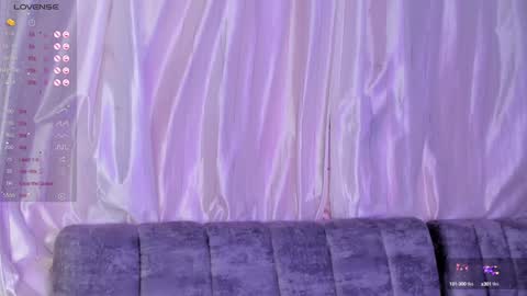Snapshot of luna__cute chatting on 01.23.25 Luna online show from 01.23.25