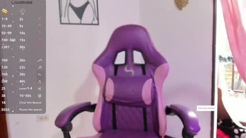 Snapshot of luna__cute chatting on 11.24.25 Luna online show from 11.24.25