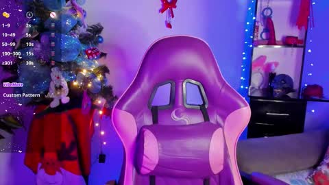 Snapshot of luna__cute chatting on 11.27.25 Luna online show from 11.27.25