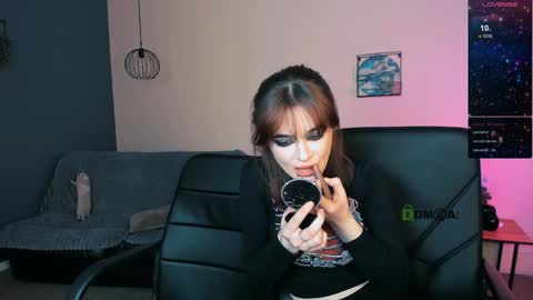 luna_berryy online show from 12.14.24