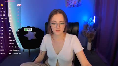 luna_berryy online show from 02.23.25