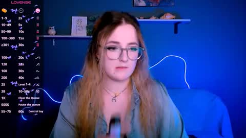 luna_berryy online show from 10.11.25