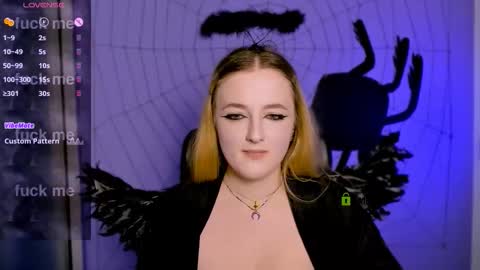 luna_berryy online show from 10.20.25