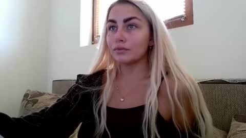 luna_blazer online show from 10.04.25