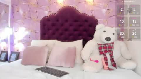 Luna Bloom online show from 06.23.26