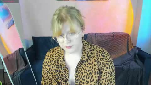 Snapshot of luna_c0ra chatting on 02.12.26 luna online show from 02.12.26