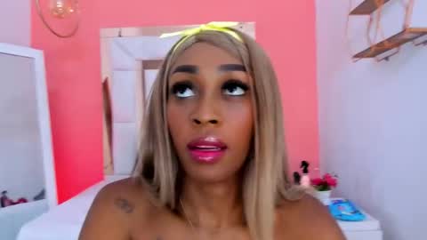 Snapshot of luna_ebony69 chatting on 10.24.25 Luna online show from 10.24.25