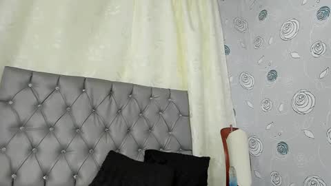 Luna Eva online show from 12.28.24