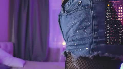 Snapshot of luna_helga chatting on 09.26.25 Luna online show from 09.26.25