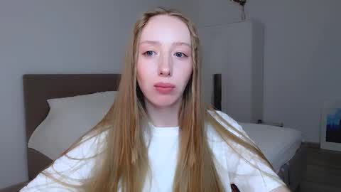 Snapshot of luna_insanity chatting on 12.08.24 Luna online show from 12.08.24