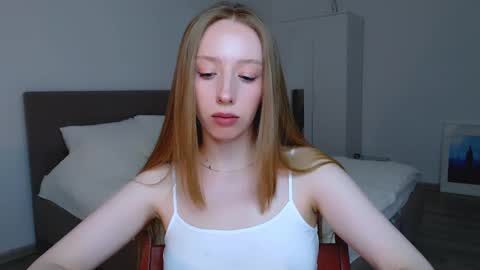Snapshot of luna_insanity chatting on 12.11.24 Luna online show from 12.11.24