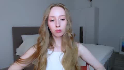 Snapshot of luna_insanity chatting on 12.13.24 Luna online show from 12.13.24