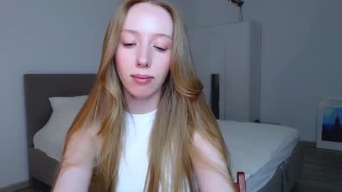 Snapshot of luna_insanity chatting on 12.14.24 Luna online show from 12.14.24