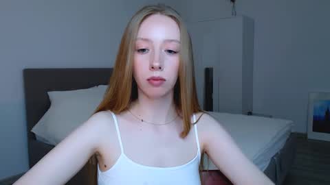 Snapshot of luna_insanity chatting on 12.15.24 Luna online show from 12.15.24