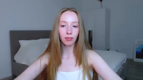 Snapshot of luna_insanity chatting on 12.22.24 Luna online show from 12.22.24