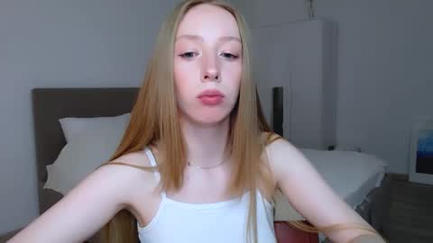 Snapshot of luna_insanity chatting on 12.22.24 Luna online show from 12.22.24