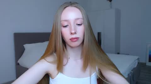 Snapshot of luna_insanity chatting on 12.26.24 Luna online show from 12.26.24