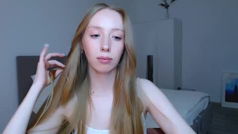 Snapshot of luna_insanity chatting on 12.29.24 Luna online show from 12.29.24
