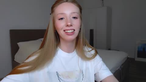 Snapshot of luna_insanity chatting on 01.03.25 Luna online show from 01.03.25