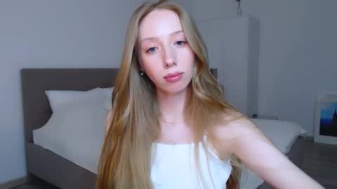Snapshot of luna_insanity chatting on 01.13.25 Luna online show from 01.13.25