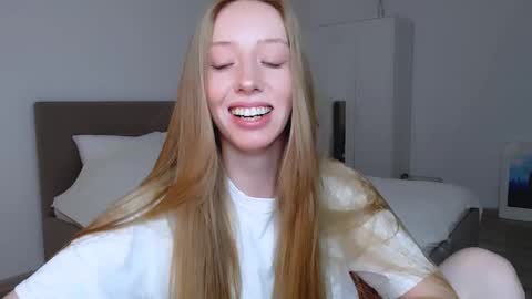 Snapshot of luna_insanity chatting on 01.13.25 Luna online show from 01.13.25