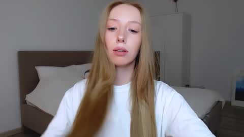 Snapshot of luna_insanity chatting on 01.13.25 Luna online show from 01.13.25
