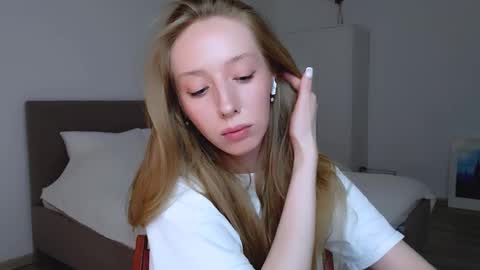 Snapshot of luna_insanity chatting on 01.14.25 Luna online show from 01.14.25