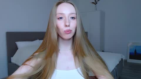 Snapshot of luna_insanity chatting on 01.15.25 Luna online show from 01.15.25