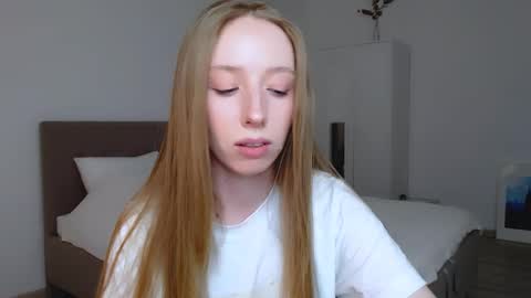Snapshot of luna_insanity chatting on 01.19.25 Luna online show from 01.19.25