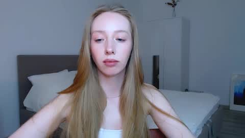 Snapshot of luna_insanity chatting on 01.23.25 Luna online show from 01.23.25