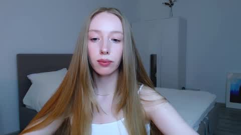 Snapshot of luna_insanity chatting on 01.23.25 Luna online show from 01.23.25
