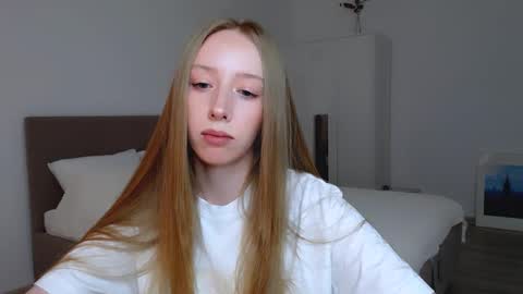 Snapshot of luna_insanity chatting on 01.25.25 Luna online show from 01.25.25