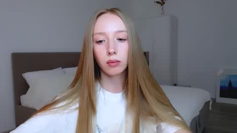 Snapshot of luna_insanity chatting on 01.25.25 Luna online show from 01.25.25