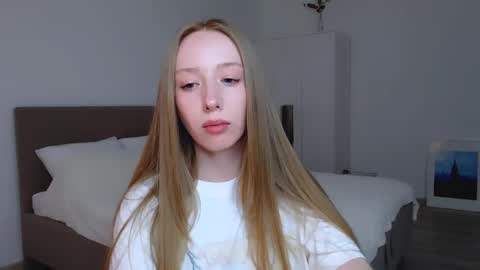 Snapshot of luna_insanity chatting on 01.26.25 Luna online show from 01.26.25