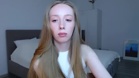 Snapshot of luna_insanity chatting on 01.26.25 Luna online show from 01.26.25