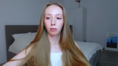 Snapshot of luna_insanity chatting on 01.27.25 Luna online show from 01.27.25