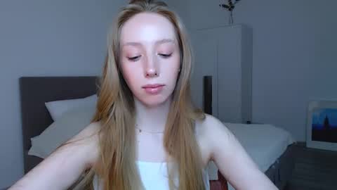 Snapshot of luna_insanity chatting on 02.05.25 Luna online show from 02.05.25