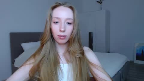 Snapshot of luna_insanity chatting on 02.06.25 Luna online show from 02.06.25