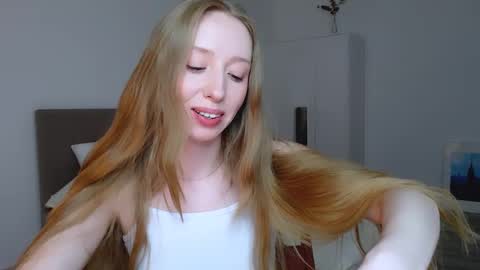 Snapshot of luna_insanity chatting on 02.10.25 Luna online show from 02.10.25