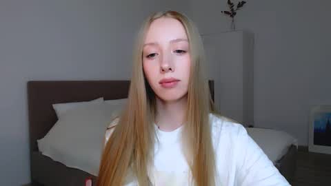 Snapshot of luna_insanity chatting on 02.12.25 Luna online show from 02.12.25