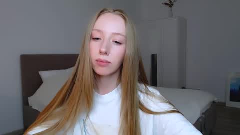 Snapshot of luna_insanity chatting on 02.12.25 Luna online show from 02.12.25