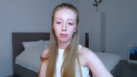 Snapshot of luna_insanity chatting on 02.15.25 Luna online show from 02.15.25