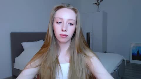 Snapshot of luna_insanity chatting on 02.16.25 Luna online show from 02.16.25