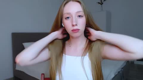 Snapshot of luna_insanity chatting on 02.16.25 Luna online show from 02.16.25