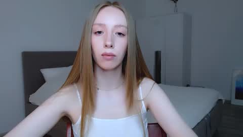 Snapshot of luna_insanity chatting on 02.17.25 Luna online show from 02.17.25