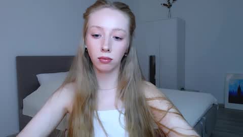 Snapshot of luna_insanity chatting on 02.20.25 Luna online show from 02.20.25