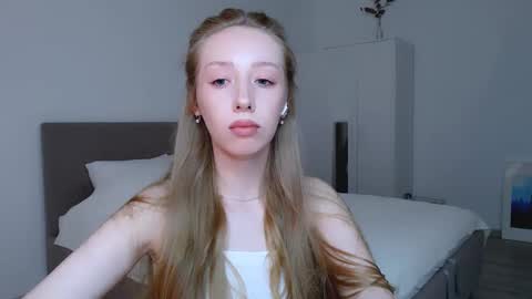 Snapshot of luna_insanity chatting on 02.23.25 Luna online show from 02.23.25